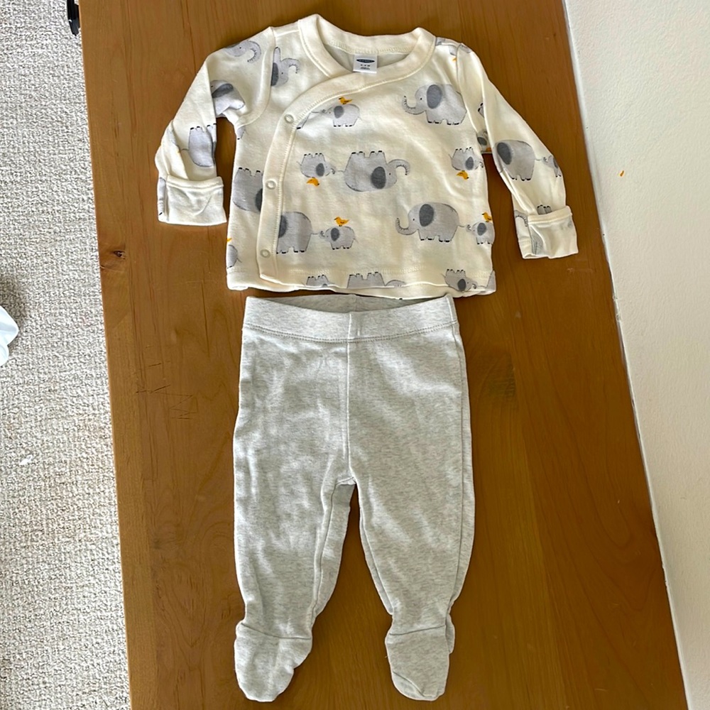 Old navy 0-3 months top and bottom outfit